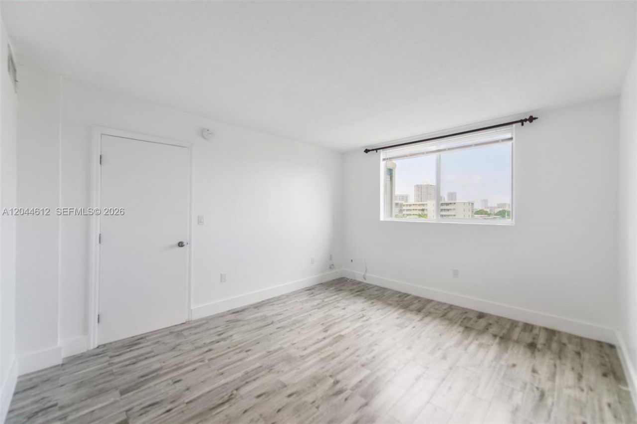 2851 Leonard Dr , Unit J505, Aventura, FL 33160 Photo