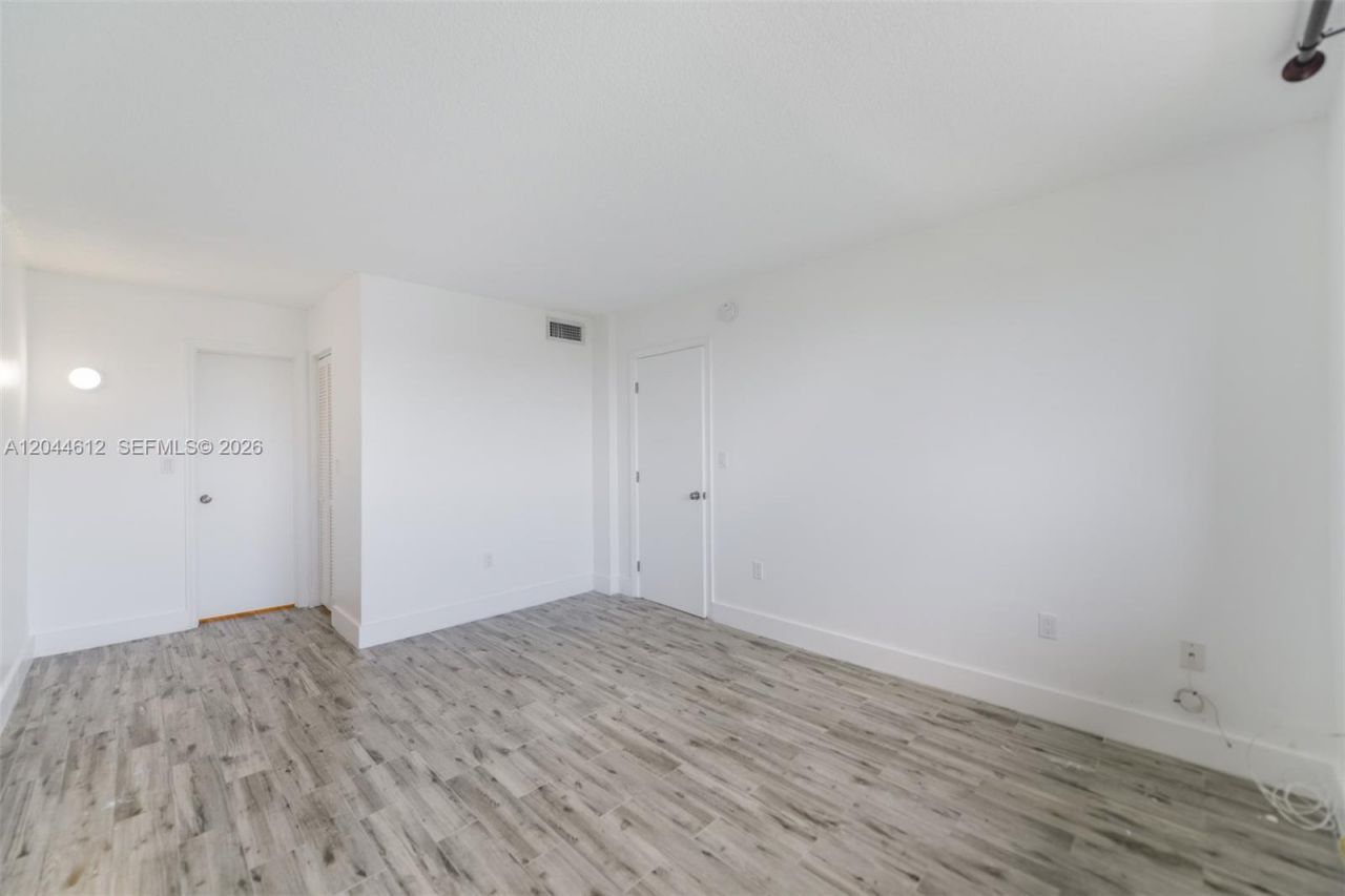 2851 Leonard Dr , Unit J505, Aventura, FL 33160 Photo