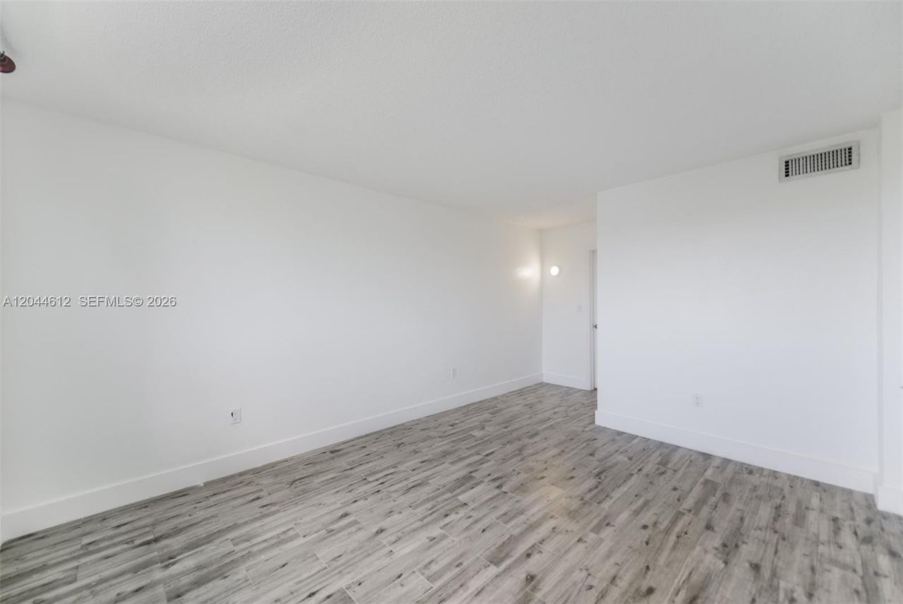 2851 Leonard Dr , Unit J505, Aventura, FL 33160 Photo