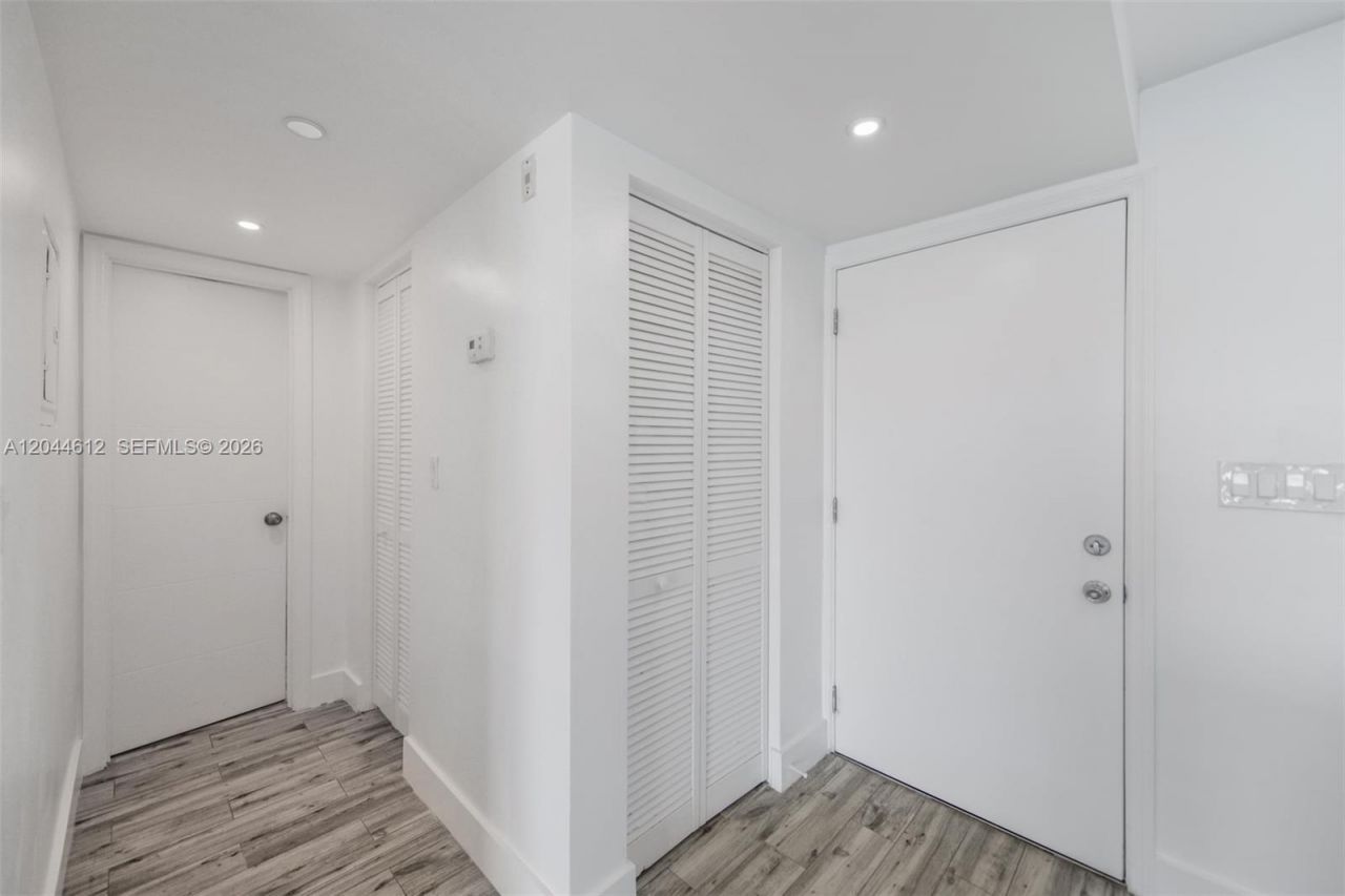 2851 Leonard Dr , Unit J505, Aventura, FL 33160 Photo