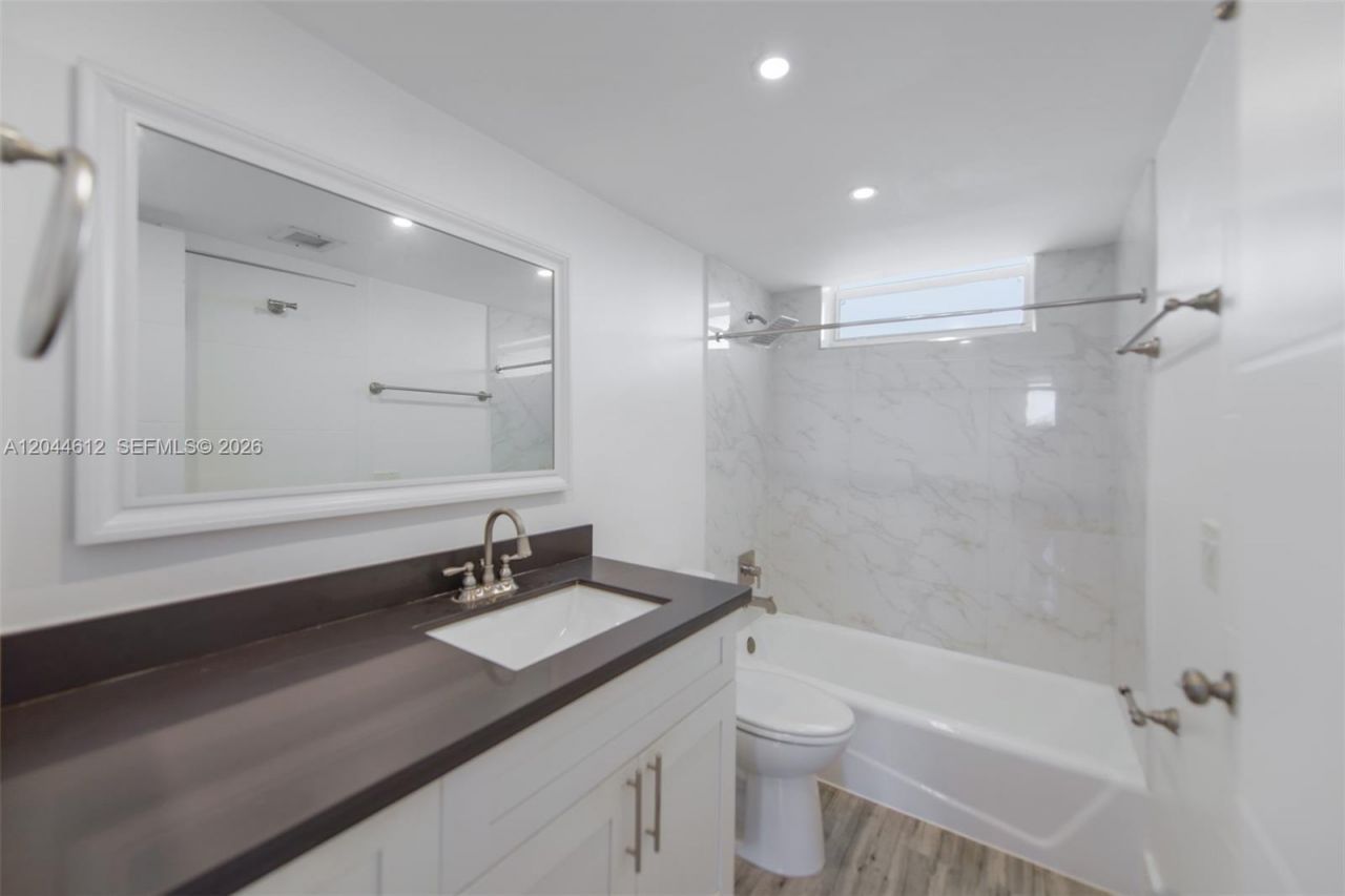2851 Leonard Dr , Unit J505, Aventura, FL 33160 Photo