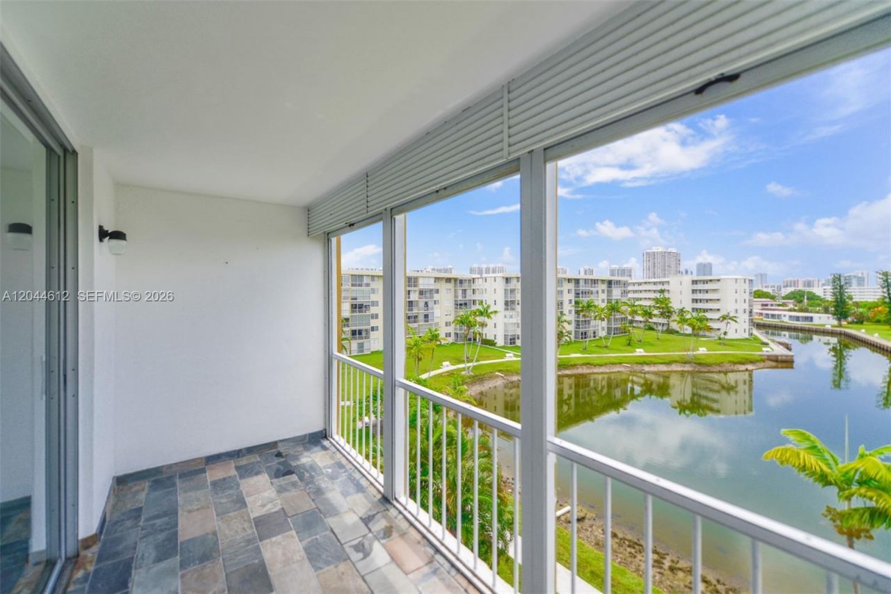 2851 Leonard Dr , Unit J505, Aventura, FL 33160 Photo