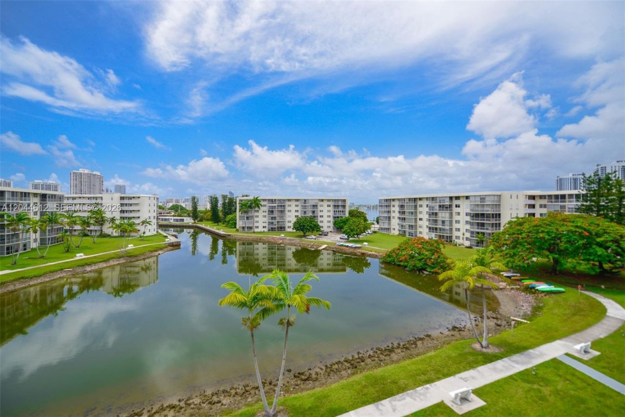 2851 Leonard Dr , Unit J505, Aventura, FL 33160 Photo
