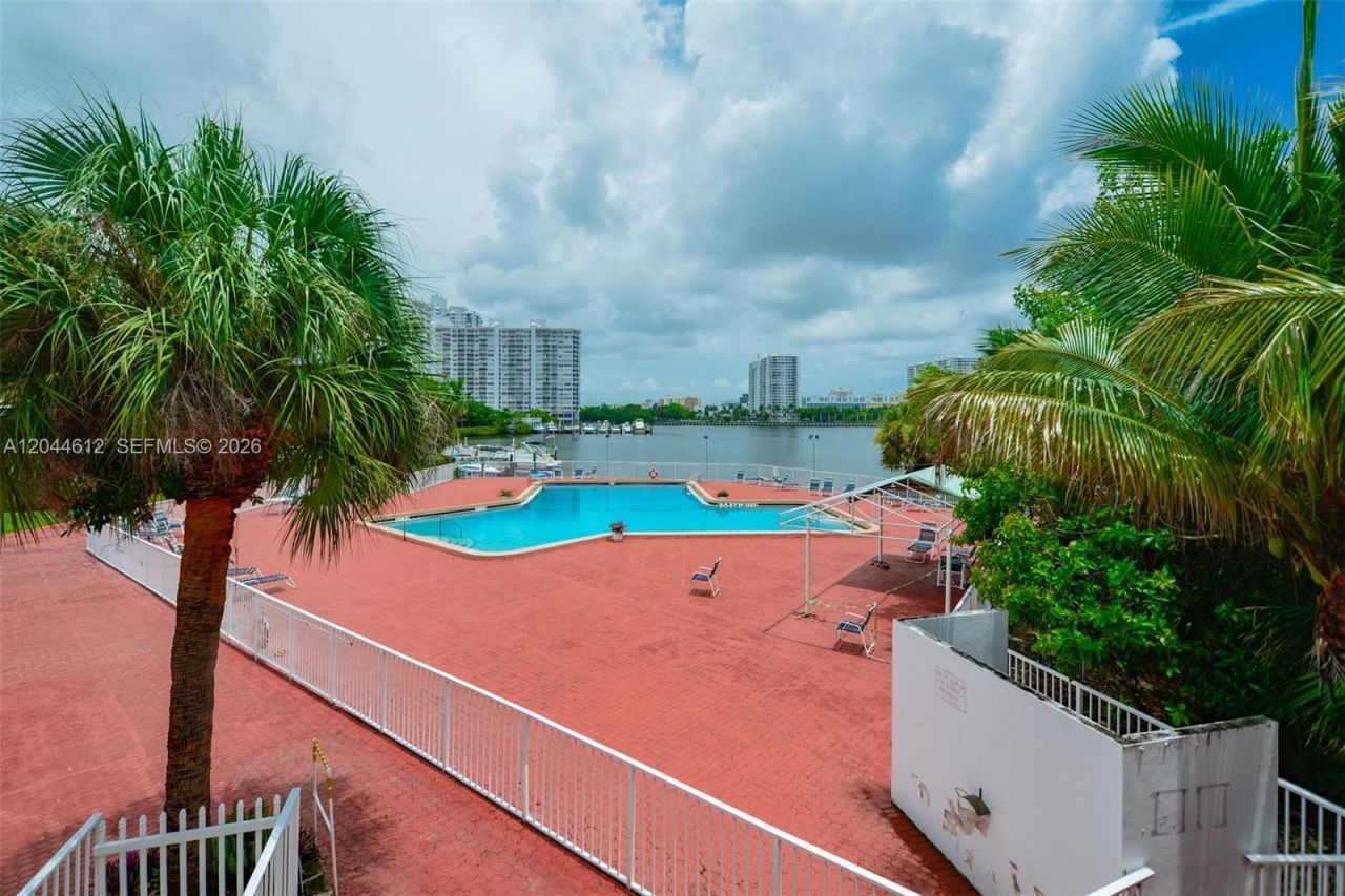 2851 Leonard Dr , Unit J505, Aventura, FL 33160 Photo