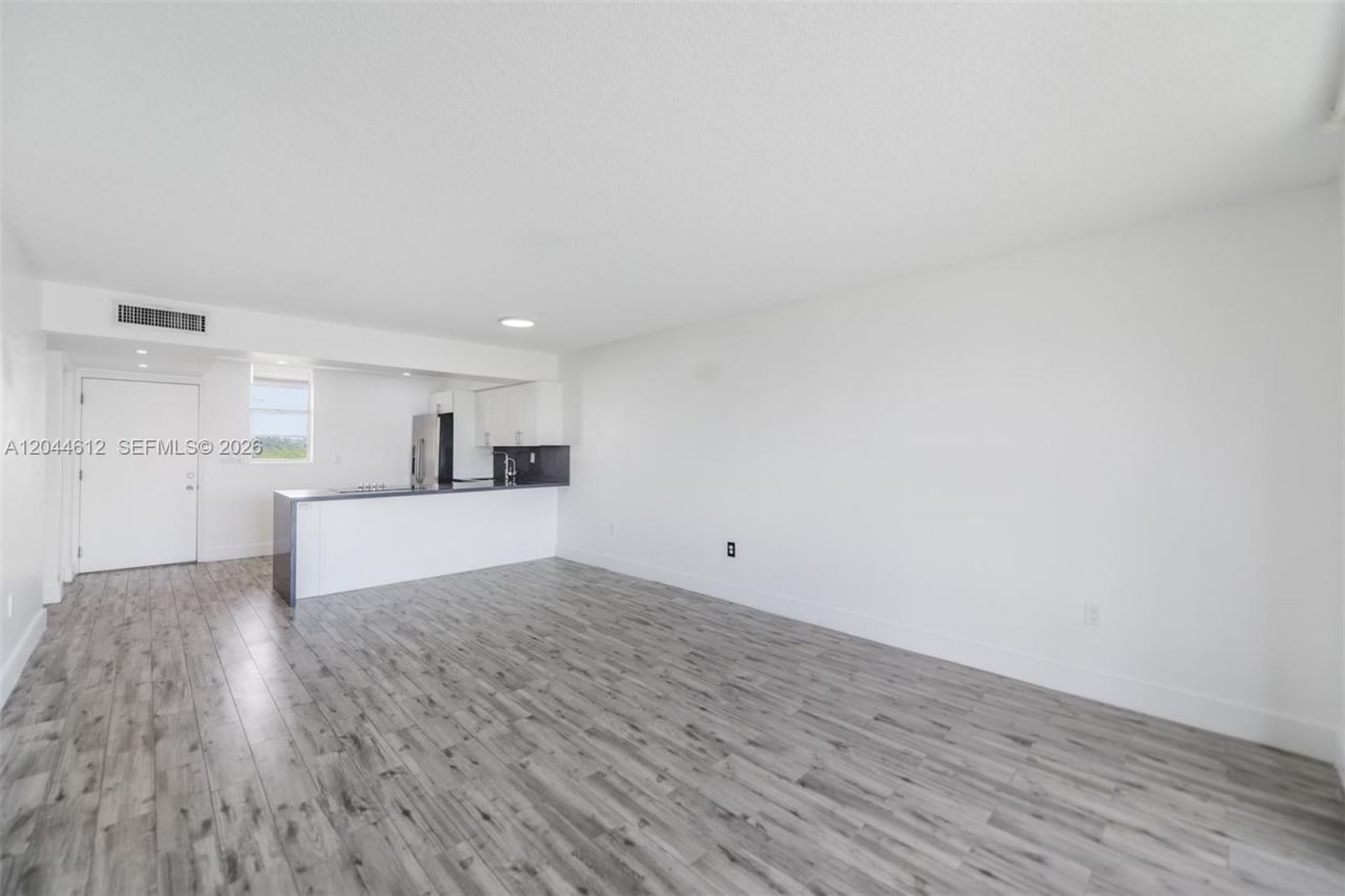 2851 Leonard Dr , Unit J505, Aventura, FL 33160 Photo