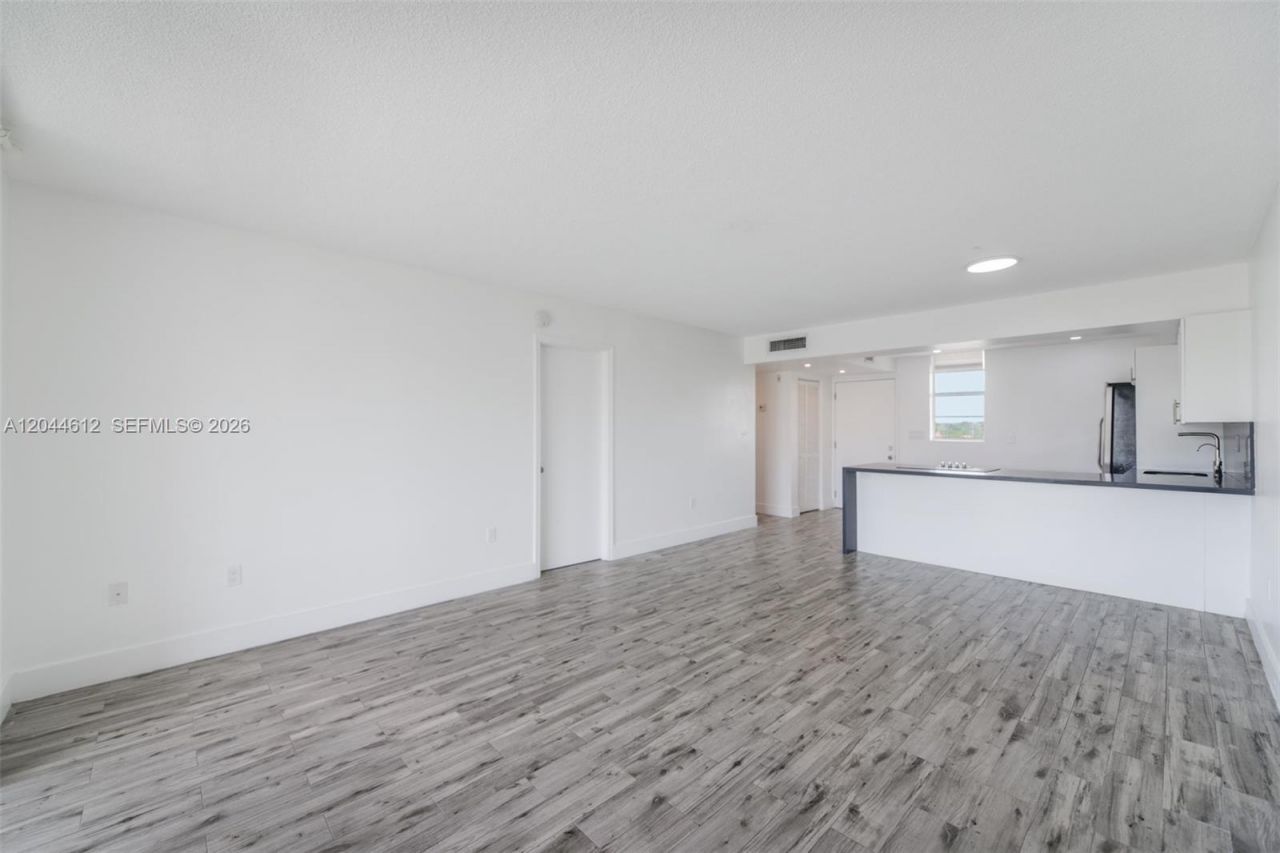 2851 Leonard Dr , Unit J505, Aventura, FL 33160 Photo