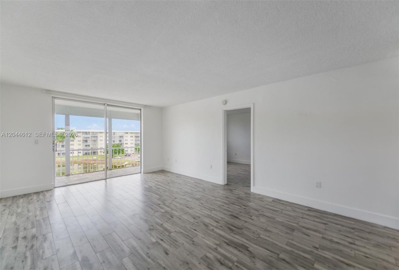 2851 Leonard Dr , Unit J505, Aventura, FL 33160 Photo