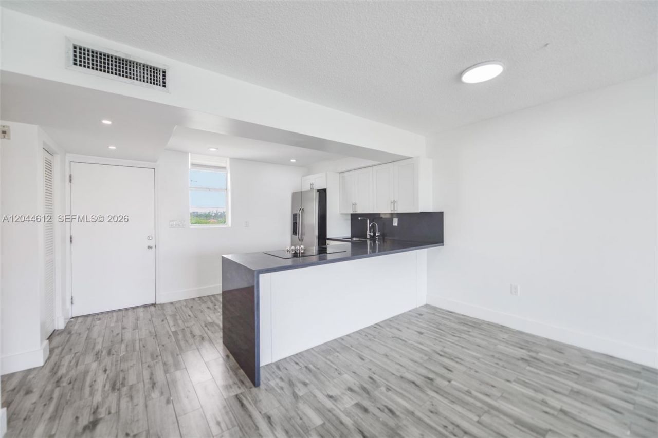 2851 Leonard Dr , Unit J505, Aventura, FL 33160 Photo