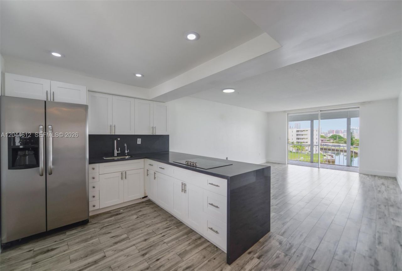 2851 Leonard Dr , Unit J505, Aventura, FL 33160 Photo