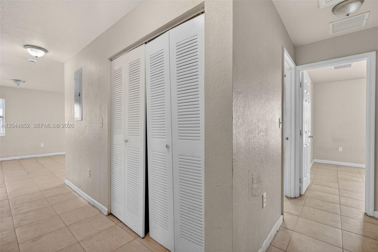 812 NW 70th St, Miami, FL 33150 Photo