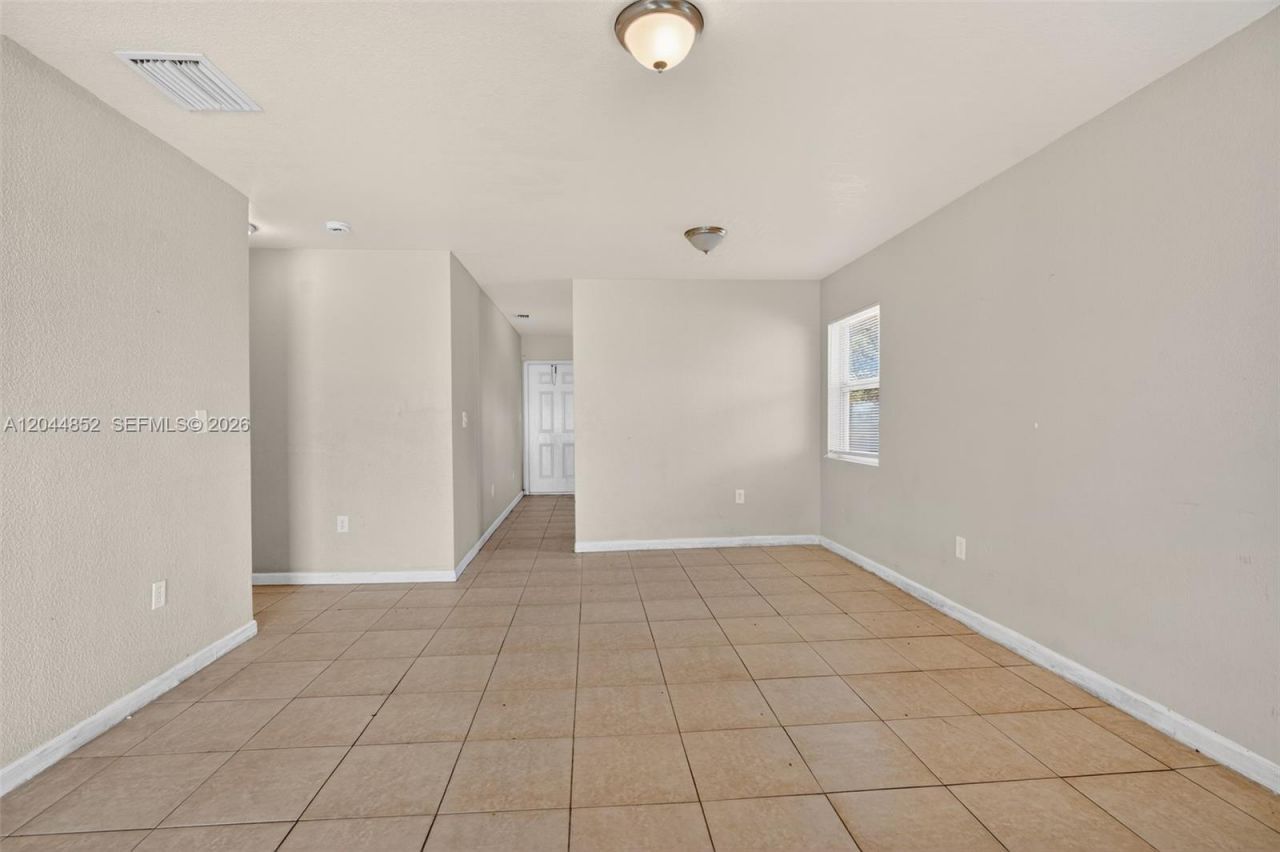 812 NW 70th St, Miami, FL 33150 Photo