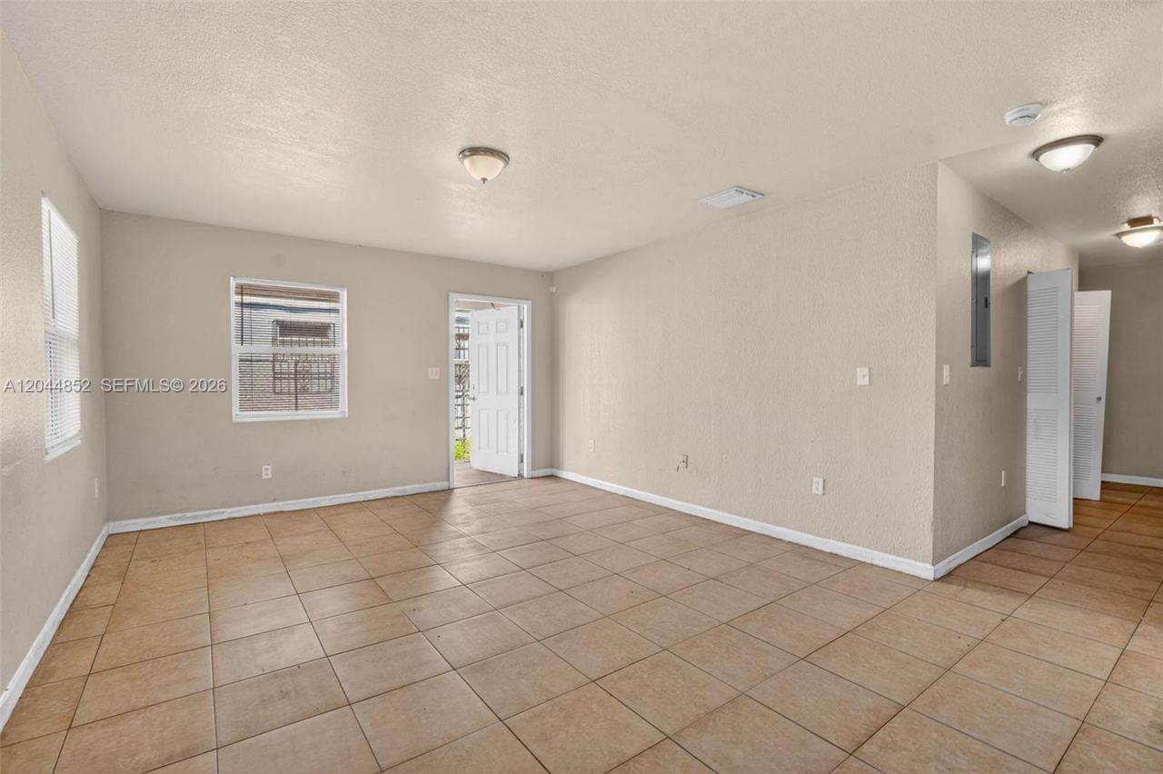 812 NW 70th St , Miami, FL 33150 Photo
