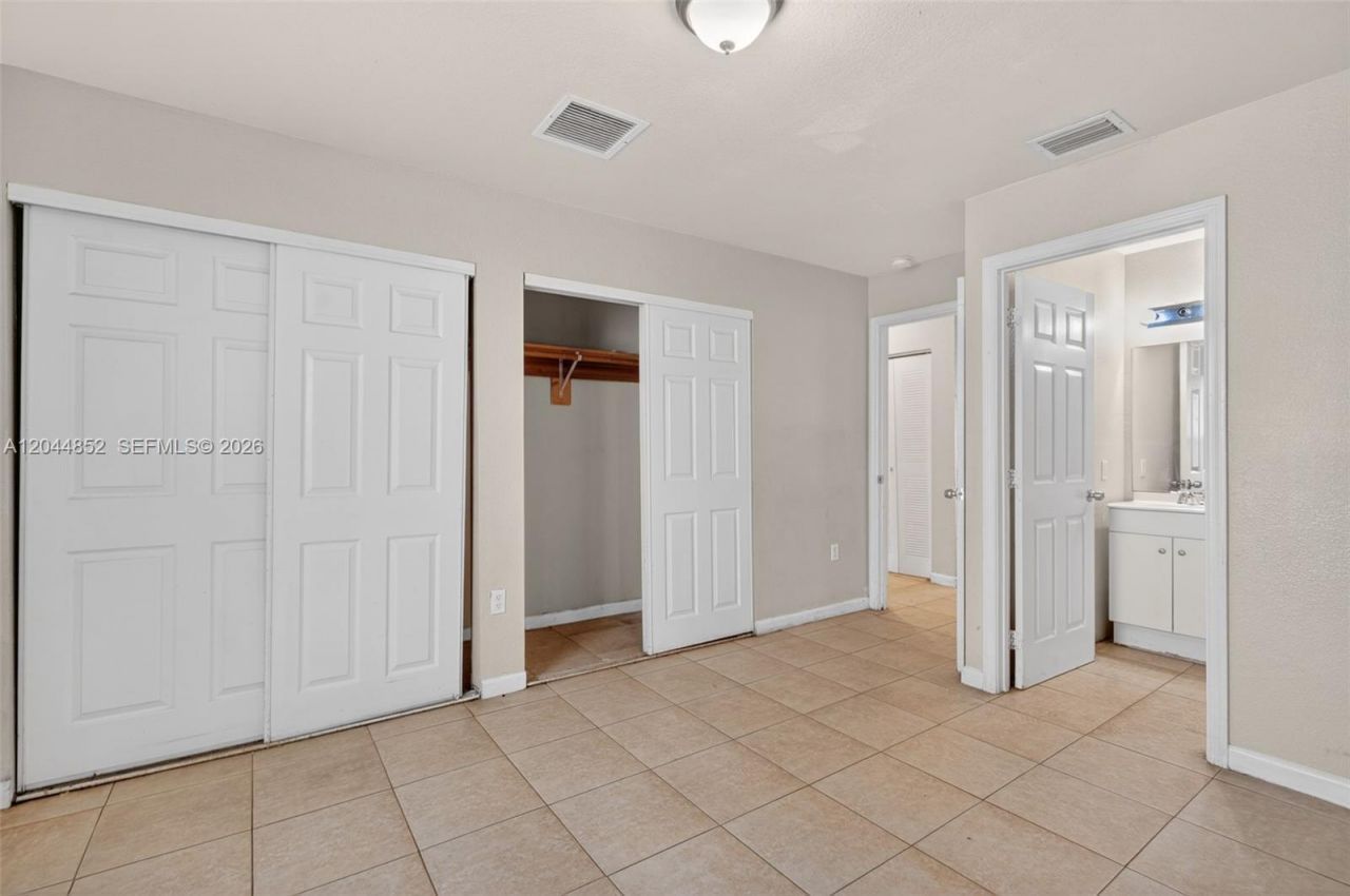 812 NW 70th St, Miami, FL 33150 Photo