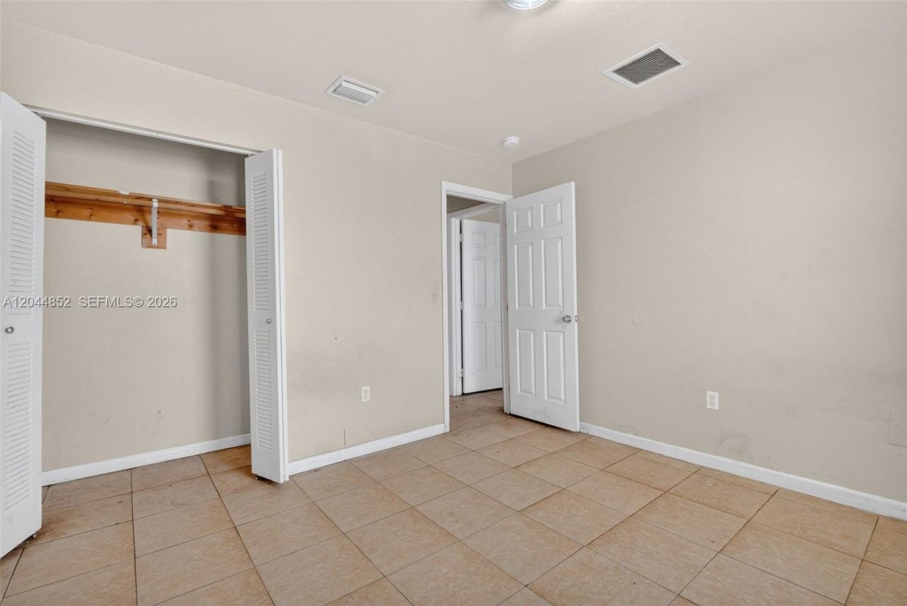 812 NW 70th St, Miami, FL 33150 Photo