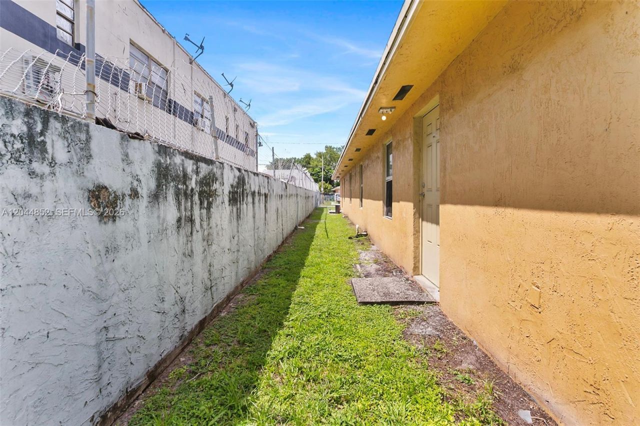 812 NW 70th St , Miami, FL 33150 Photo