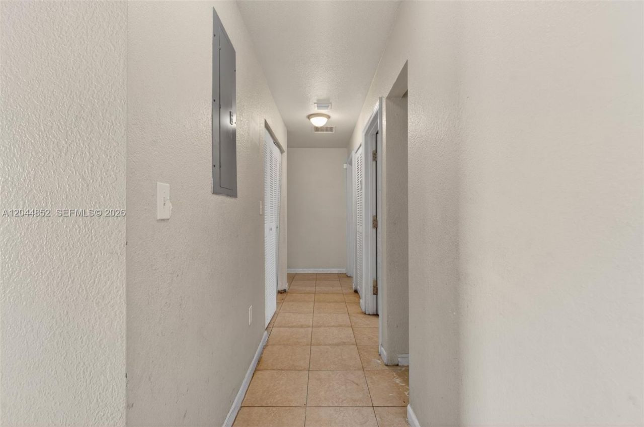 812 NW 70th St, Miami, FL 33150 Photo