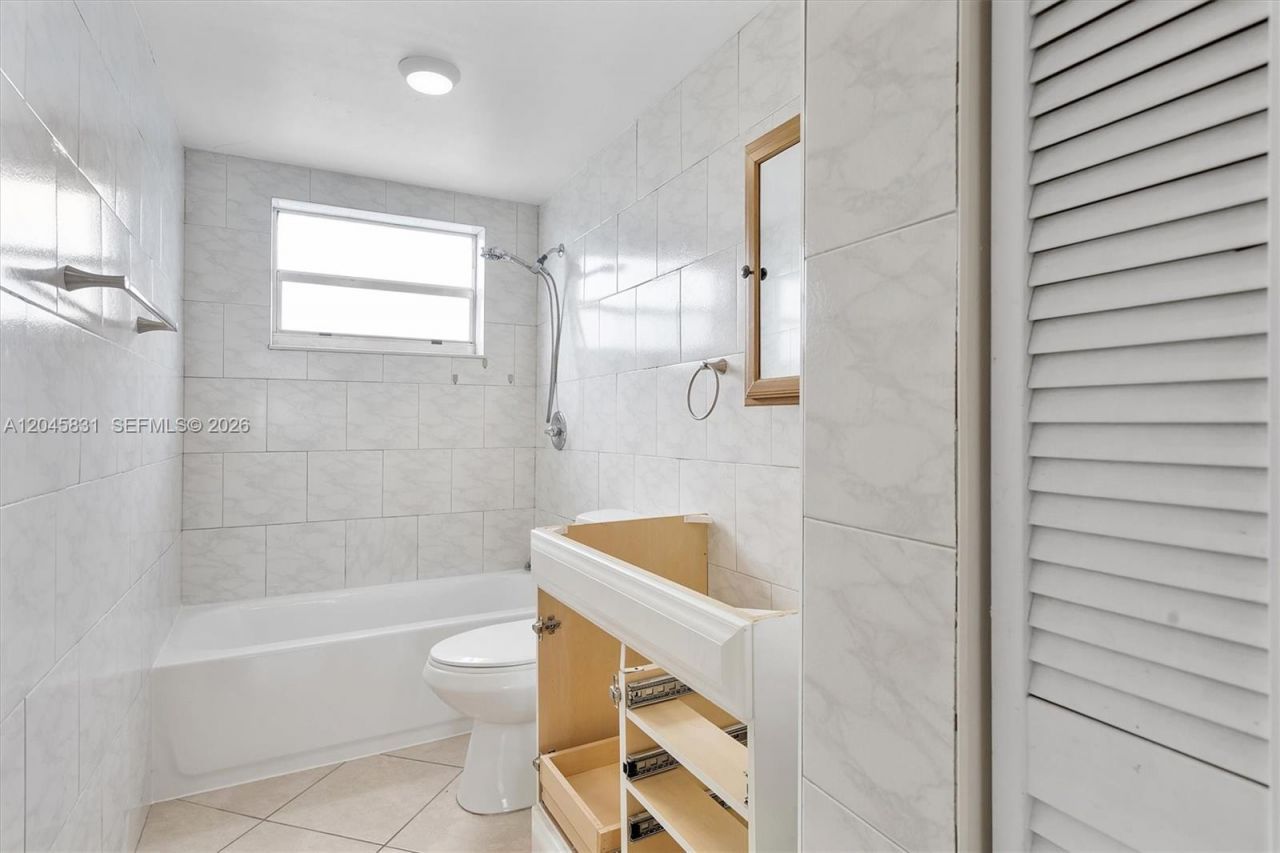 9369 Fontainebleau Blvd, Unit J225, Miami, FL 33172 Photo