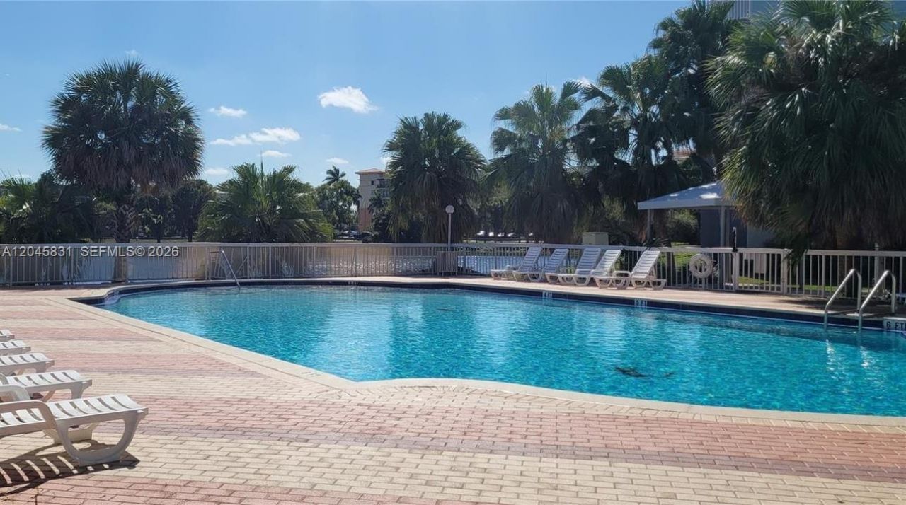 9369 Fontainebleau Blvd, Unit J225, Miami, FL 33172 Photo