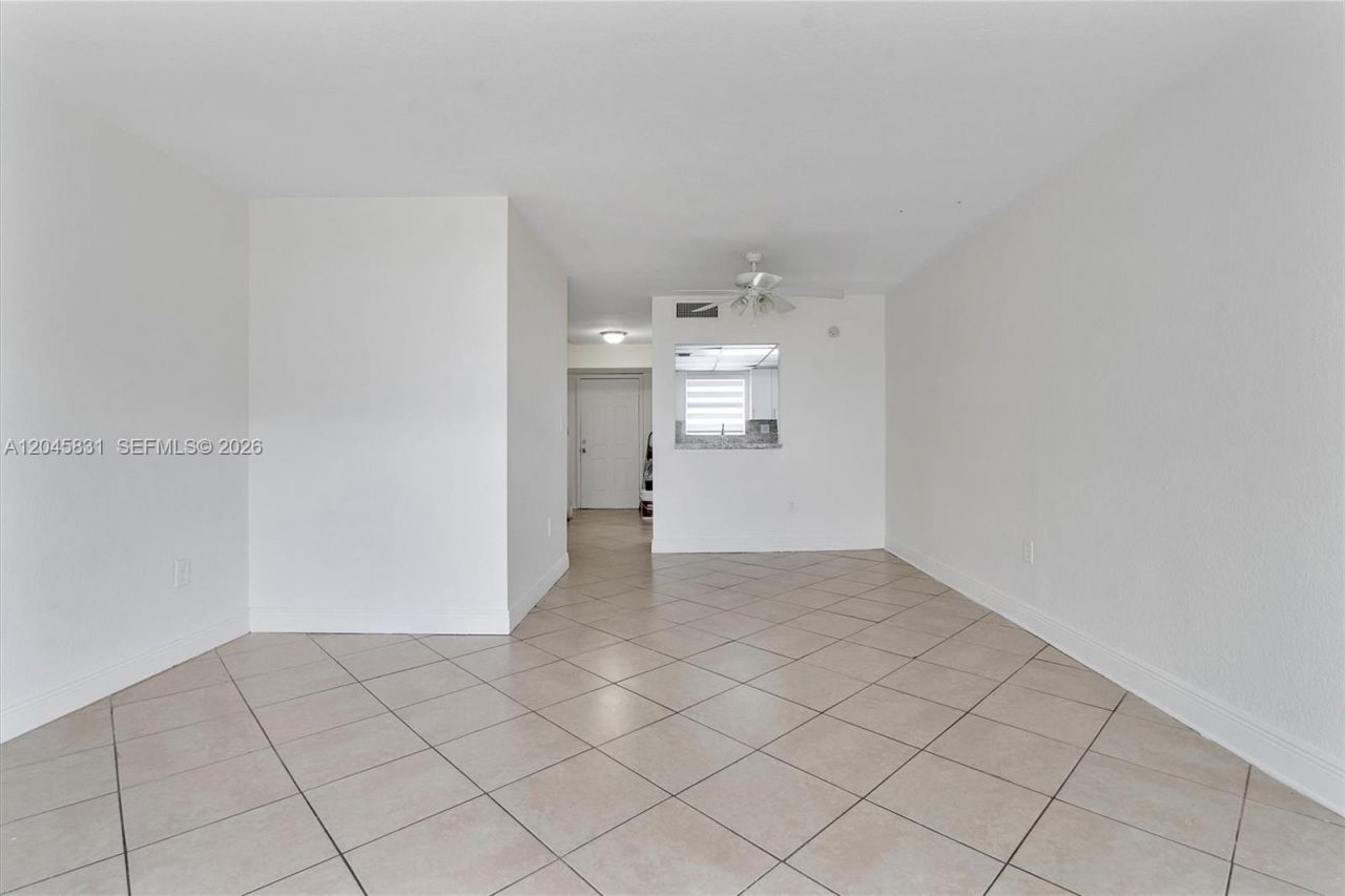 9369 Fontainebleau Blvd, Unit J225, Miami, FL 33172 Photo