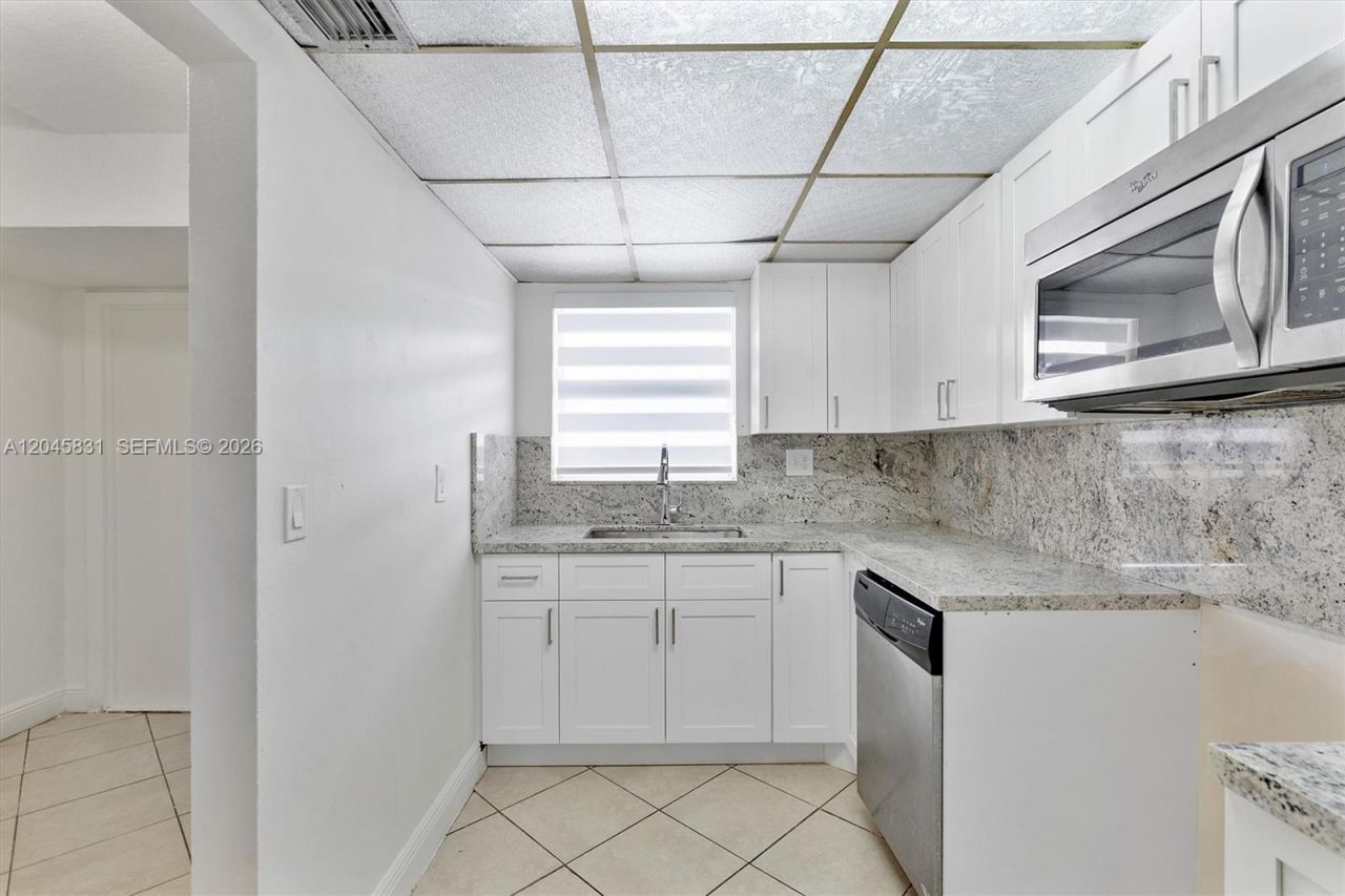 9369 Fontainebleau Blvd, Unit J225, Miami, FL 33172 Photo