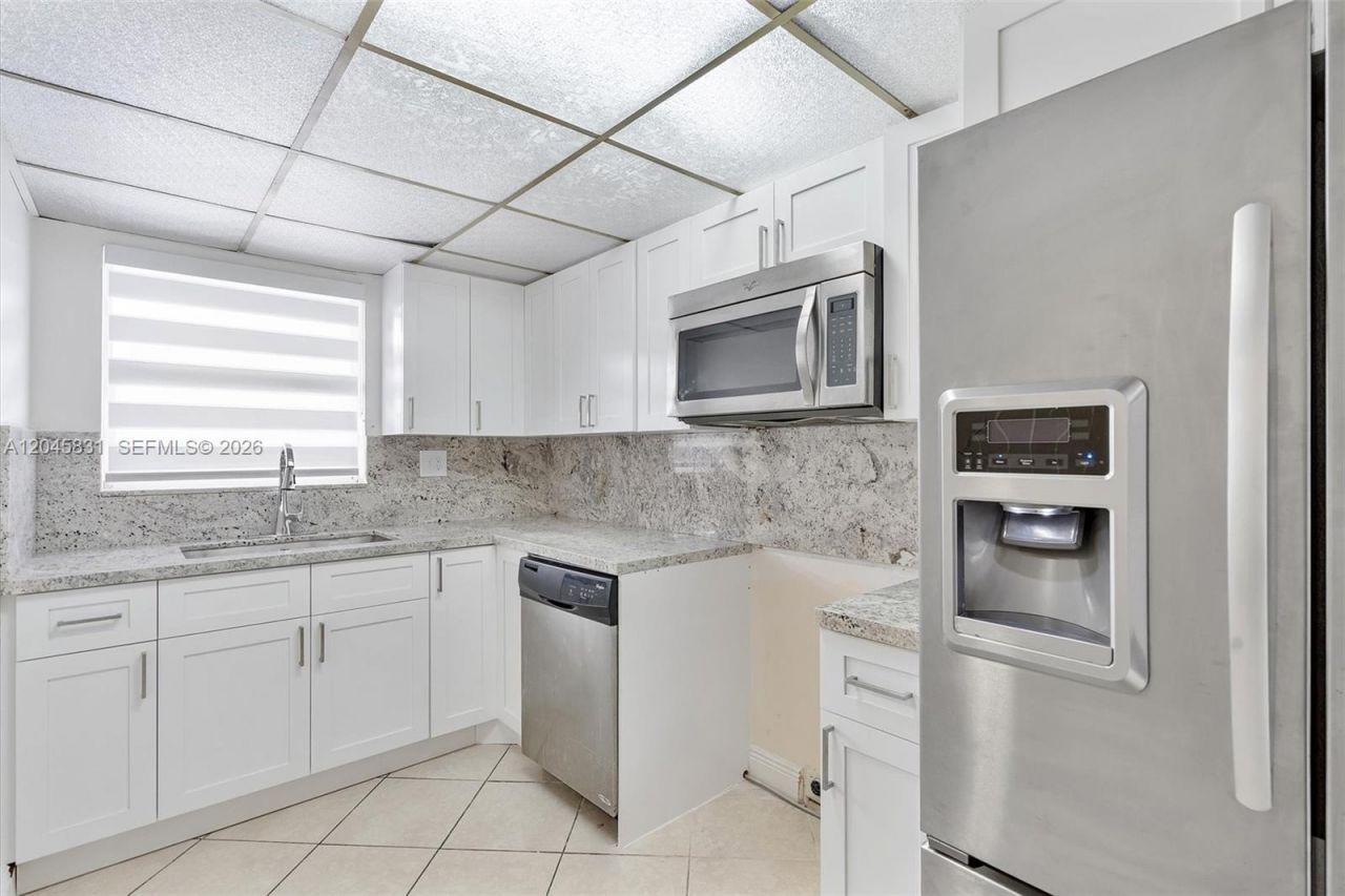 9369 Fontainebleau Blvd, Unit J225, Miami, FL 33172 Photo