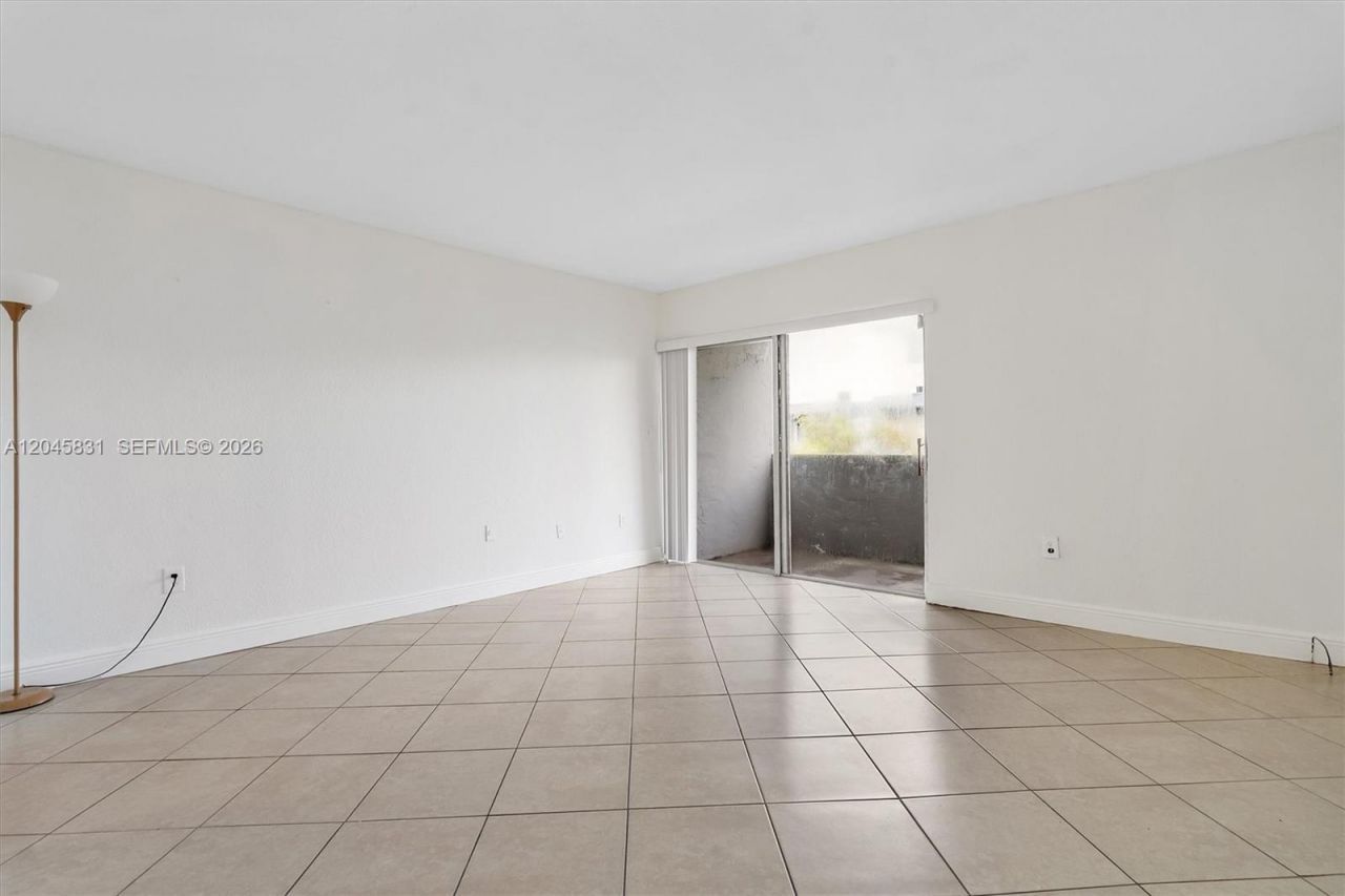 9369 Fontainebleau Blvd, Unit J225, Miami, FL 33172 Photo