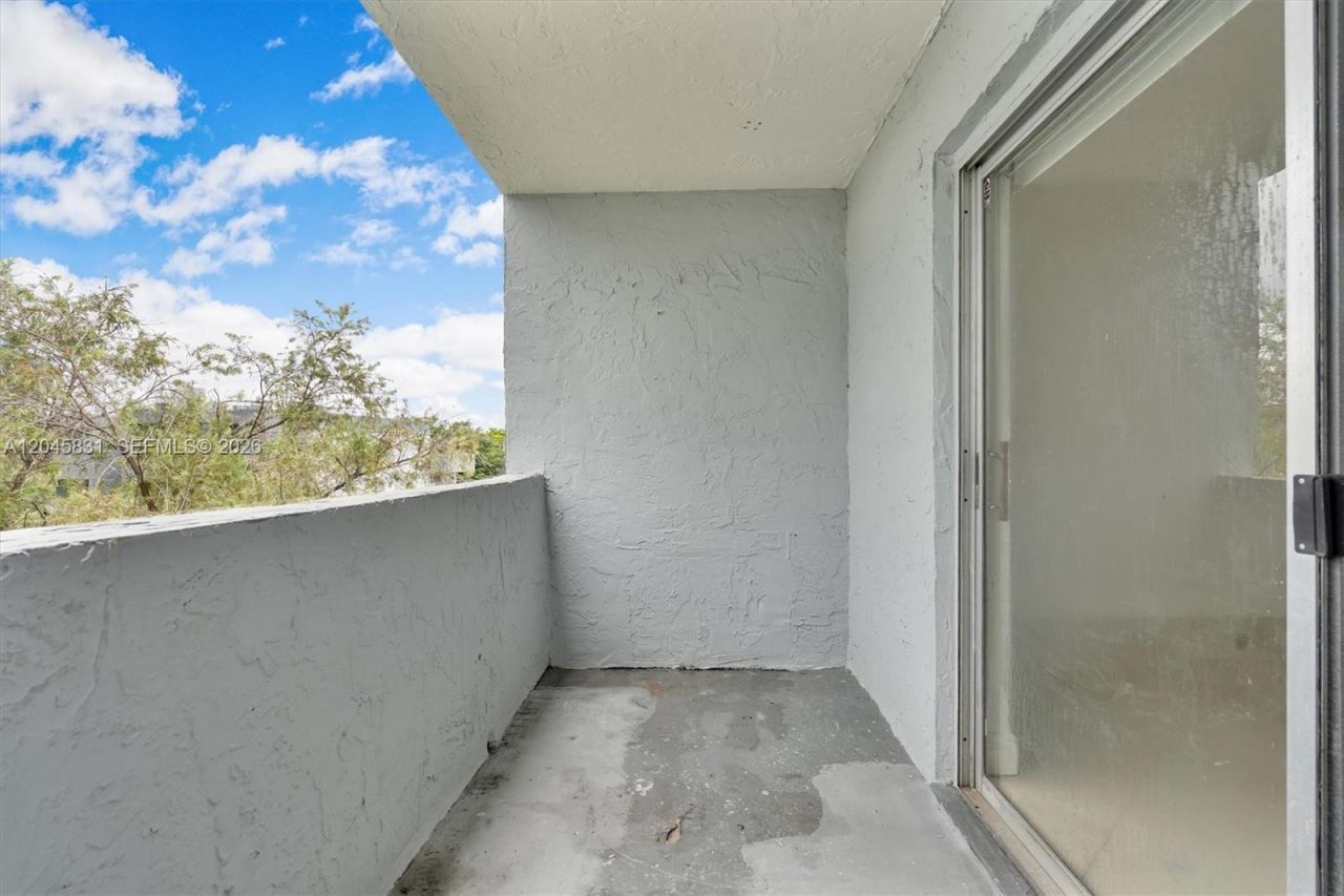 9369 Fontainebleau Blvd, Unit J225, Miami, FL 33172 Photo