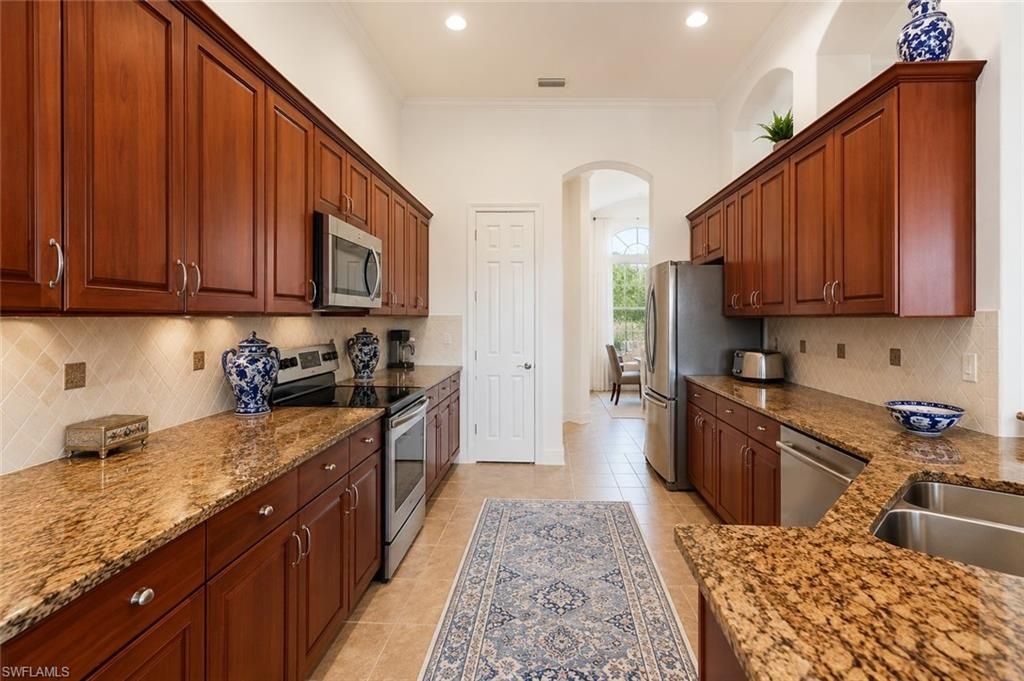 8263 Potomac Ln, Naples, FL 34104 Photo