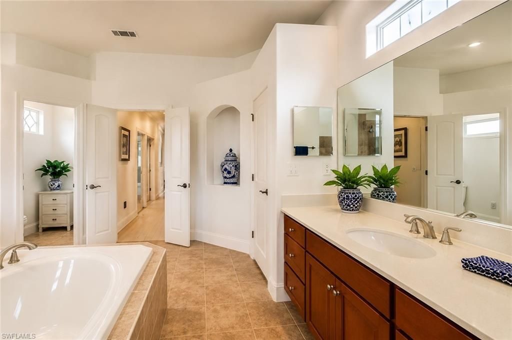 8263 Potomac Ln, Naples, FL 34104 Photo