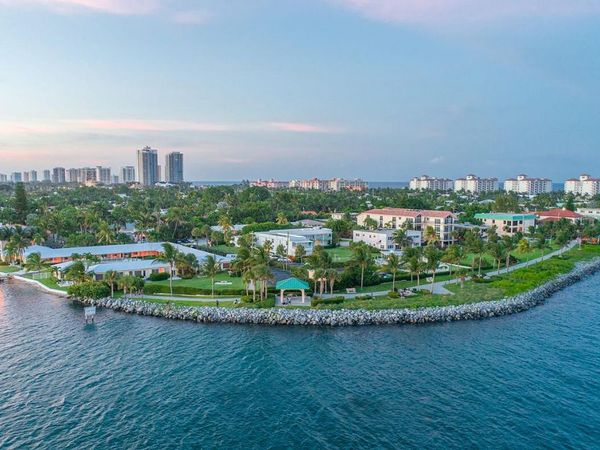 150 Inlet Way, Unit Ph, Palm Beach Shores, FL 33404