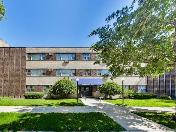222 Washington Boulevard , Unit 305, Oak Park, IL 60302