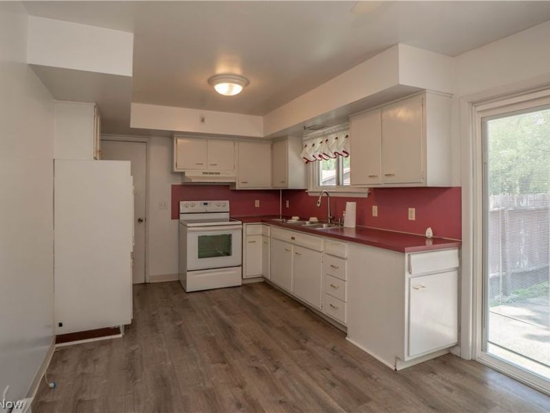 511 Taff Circle, Louisville, OH 44641 Photo 7