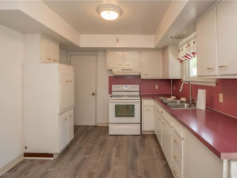 511 Taff Circle, Louisville, OH 44641 Photo 8