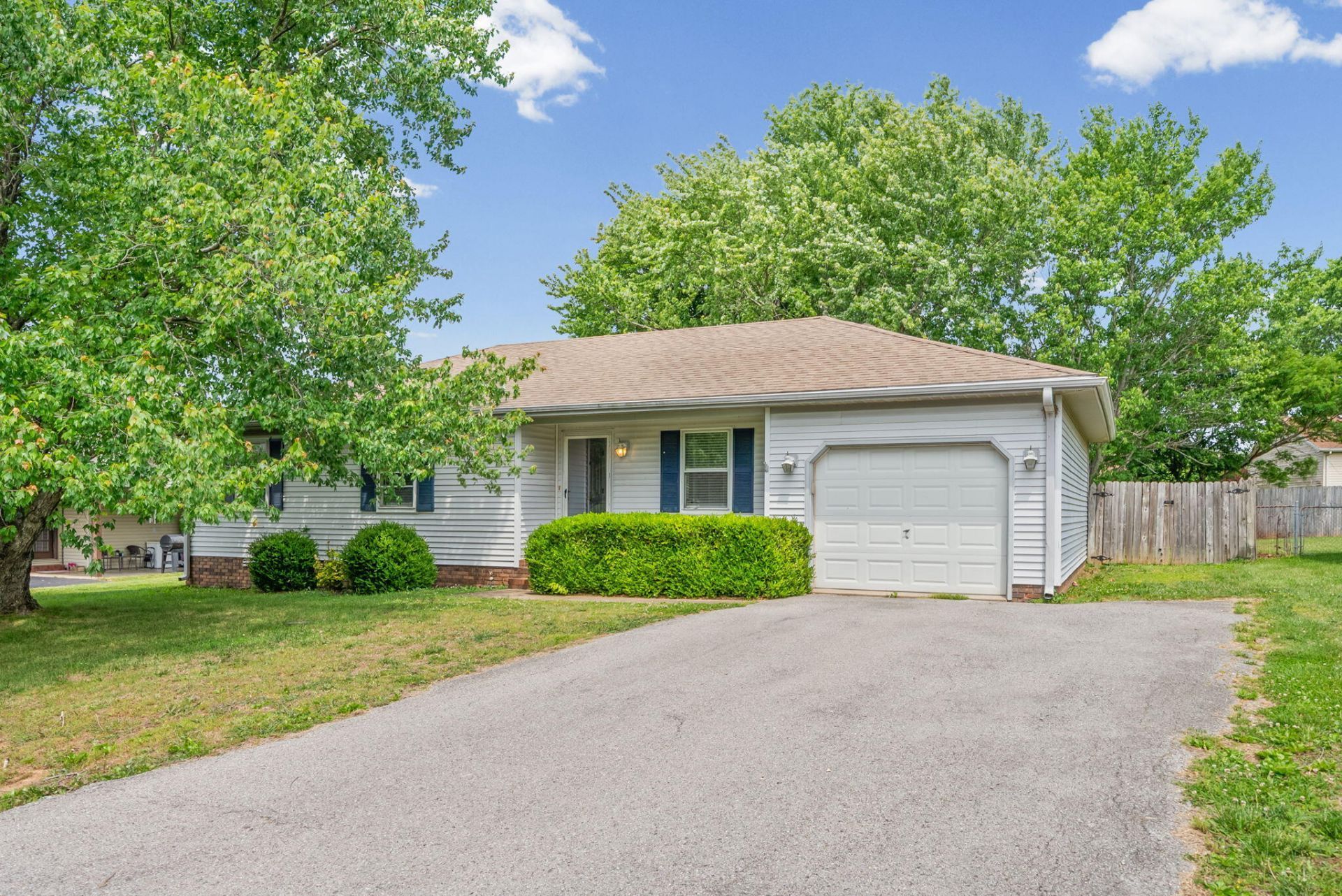 535 Fox Chase Court Road, Hopkinsville, KY 42240 Main Photo