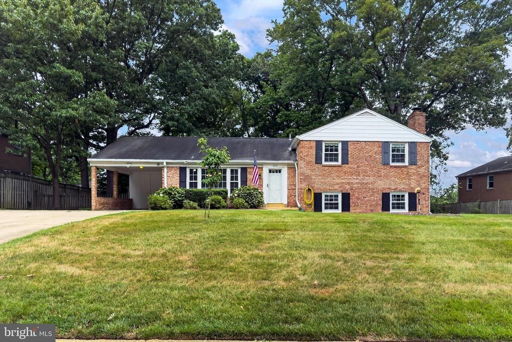 4019 Robertson Boulevard, Alexandria, VA 22309 Main Photo