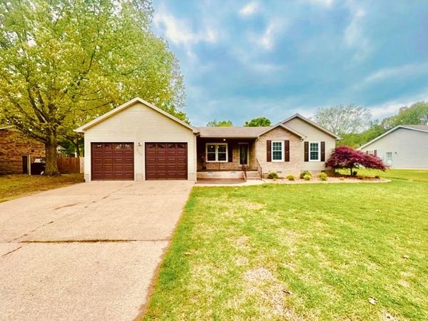 208 Greenwood Dr , Paris, TN 38242