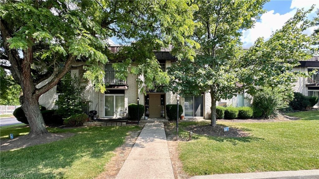 8557 N Akins Road, Unit 204, North Royalton, OH 44133 Main Photo