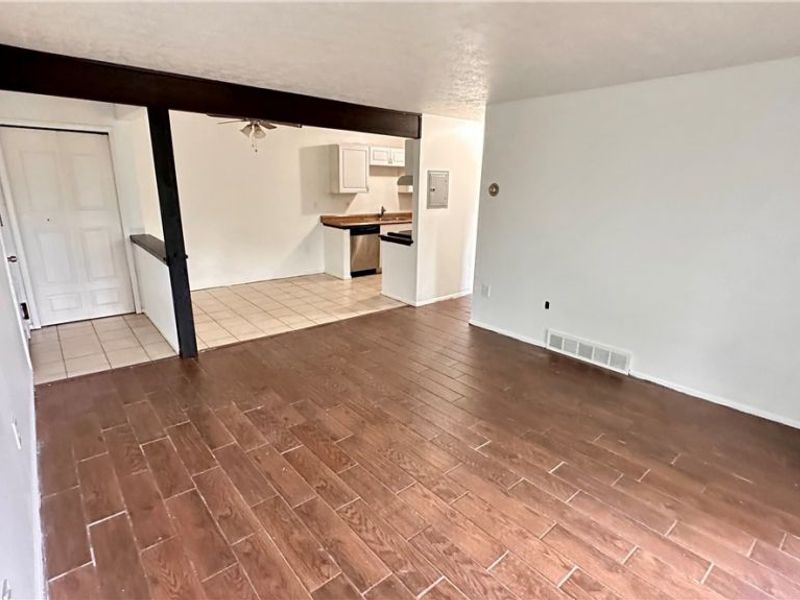 8557 N Akins Road, Unit 204, North Royalton, OH 44133 Photo 2
