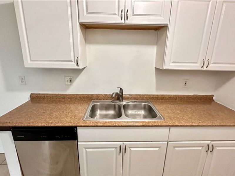 8557 N Akins Road, Unit 204, North Royalton, OH 44133 Photo 6