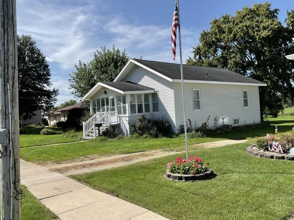 811 N Railroad Street, Sumner, IA 50674