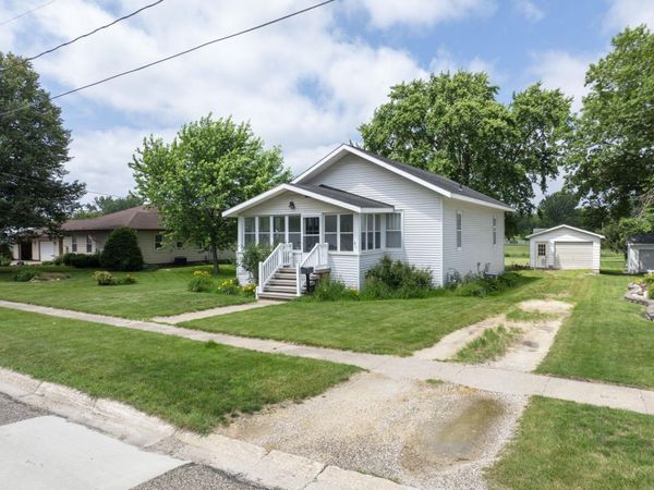 811 N Railroad Street, Sumner, IA 50674