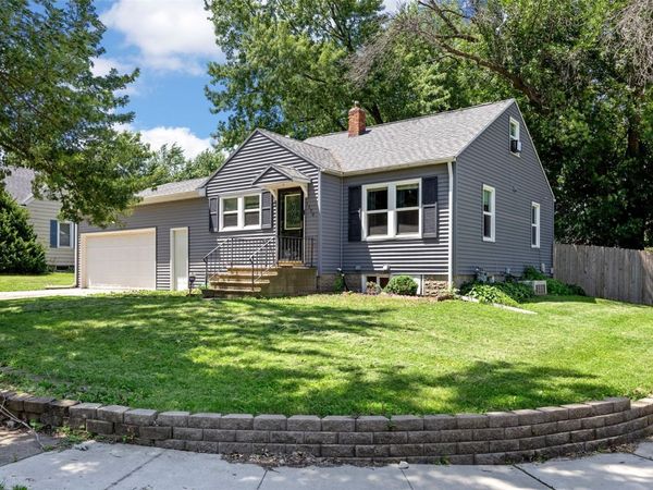 1300 English Boulevard , Marion, IA 52302