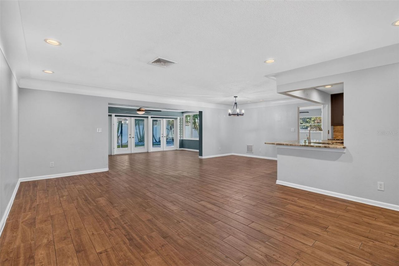 8094 12th Avenue S, Saint Petersburg, FL 33707 Photo