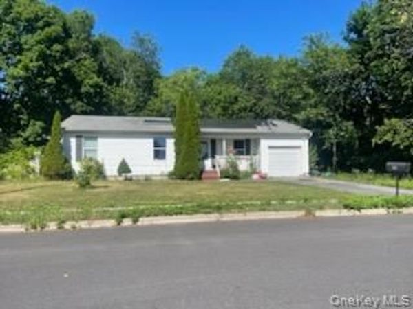 316 Leaf Avenue , Central Islip, NY 11722
