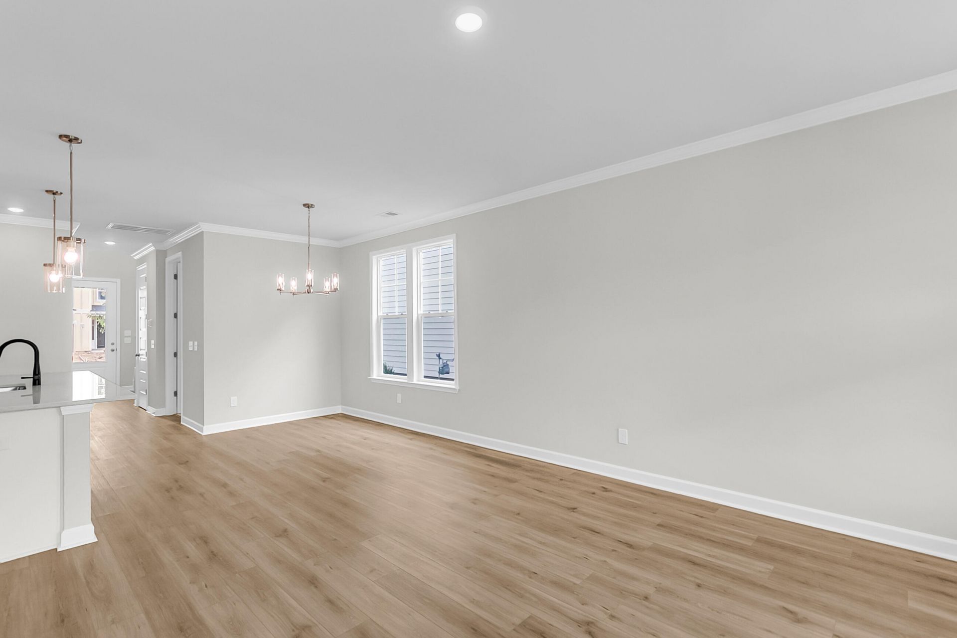 219 Crosswick Street Photo 16
