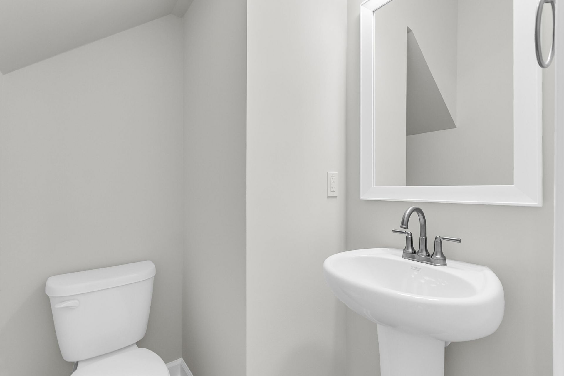 219 Crosswick Street Photo 6