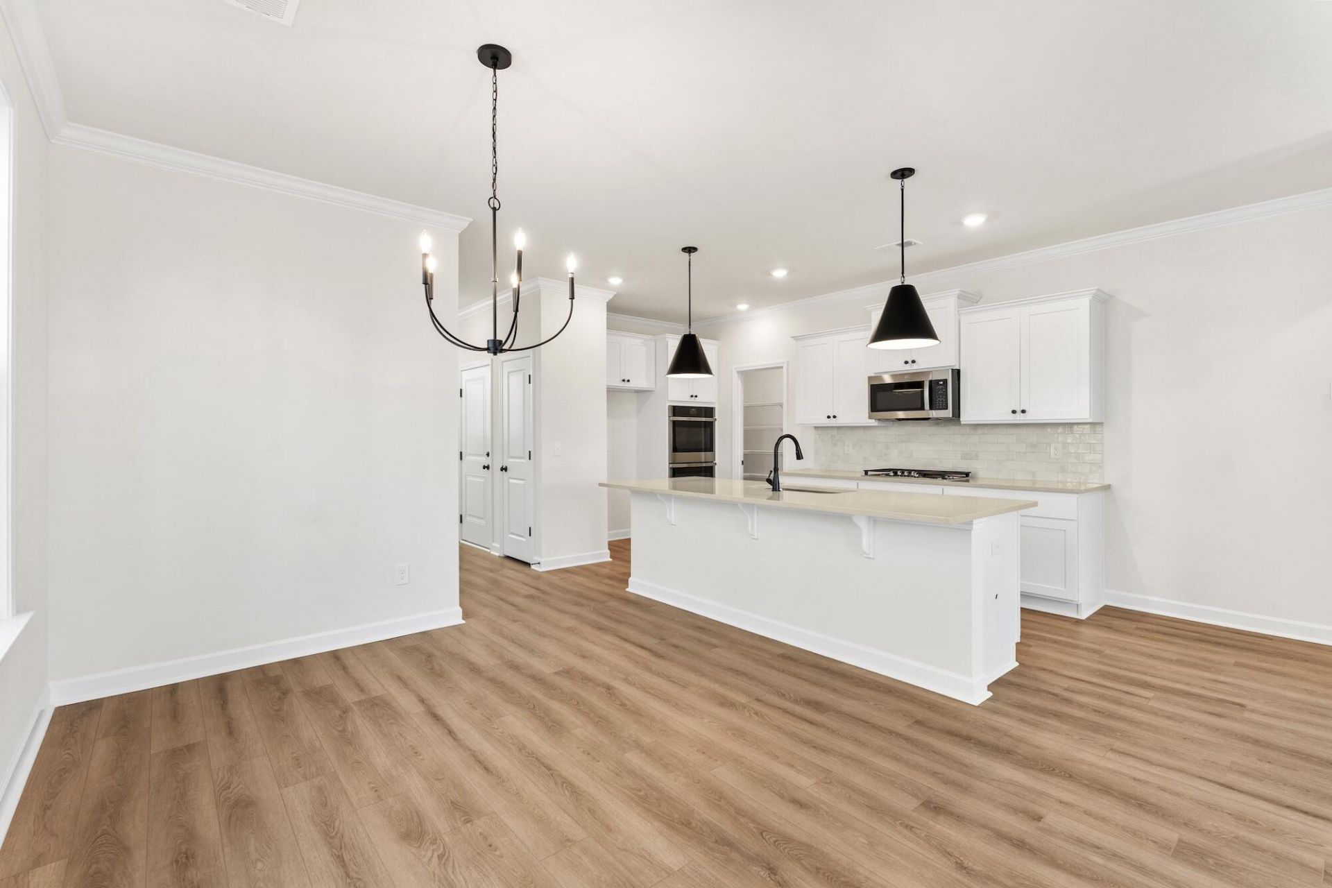 219 Crosswick Street Photo 6