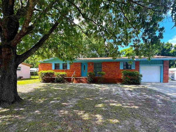 3801 Forest Glen Dr, Pensacola, FL 32504