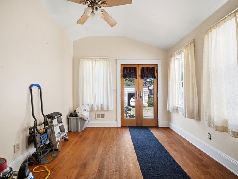2510 Montclair Avenue, Cleveland, OH 44109 Photo 9