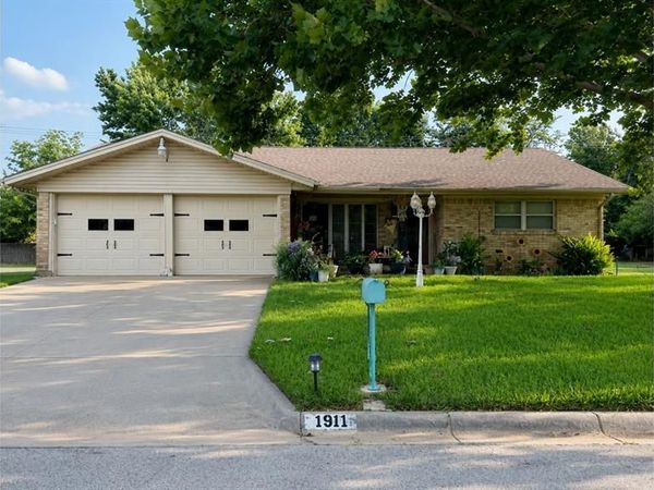 1911 Cypress Court, Gainesville, TX 76240